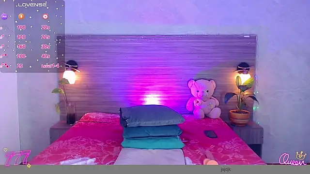 Snapshot of Sophia_Valentina chatting on June 25, 5:12 am Sophia Valentina online show from June 25, 5:12 am