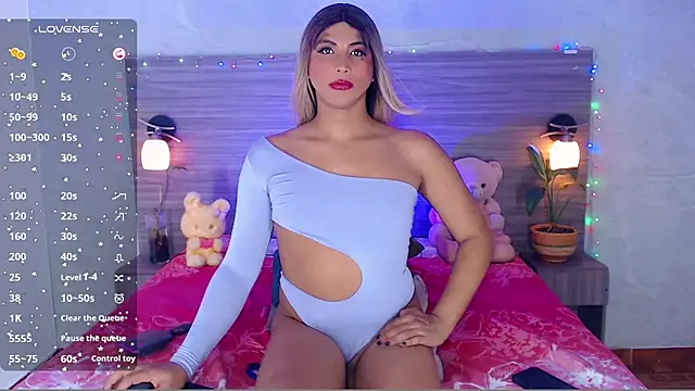 Snapshot of Sophia_Valentina chatting on July 7, 6:47 am Sophia Valentina online show from July 7, 6:47 am