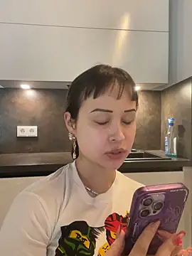 Snapshot of Just-Lilly chatting on June 8, 3:45 pm Just-Lilly online show from June 8, 3:45 pm