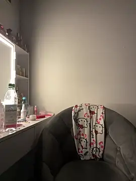 Snapshot of Just-Lilly chatting on June 9, 3:51 am Just-Lilly online show from June 9, 3:51 am