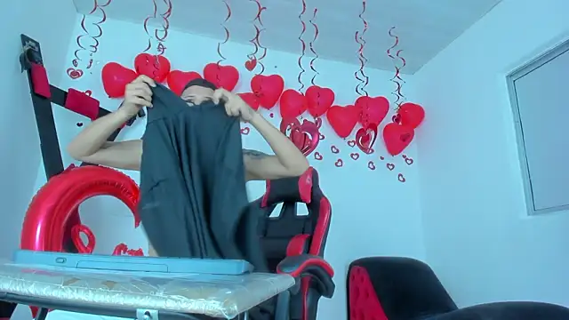 Steven and Camilo18 online show from February 14, 11:40 am