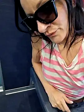 IRISKOSU online show from June 21, 5:59 pm