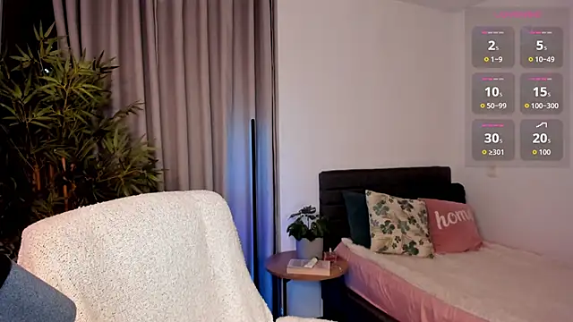 Snapshot of moonhelen chatting on February 16, 11:34 pm moonhelen online show from February 16, 11:34 pm