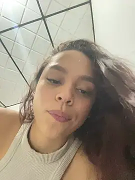 CarolineFyre online show from April 28, 12:09 am