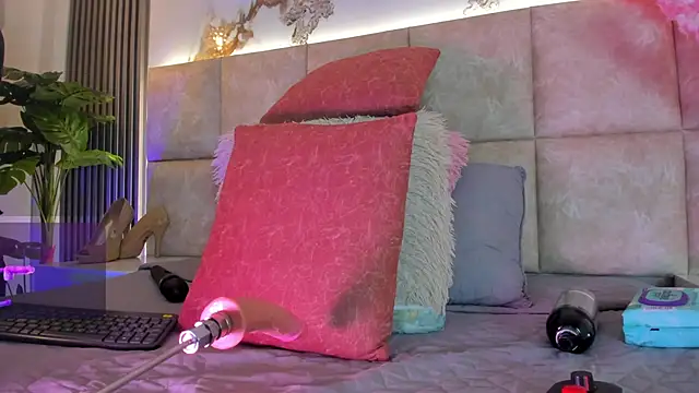 EmmaLovve online show from March 19, 2:37 am