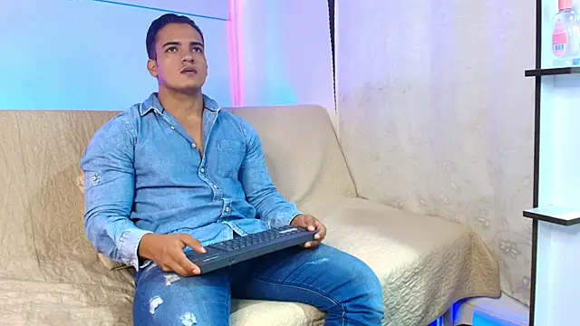 jhon nicolas online show from June 7, 8:45 pm