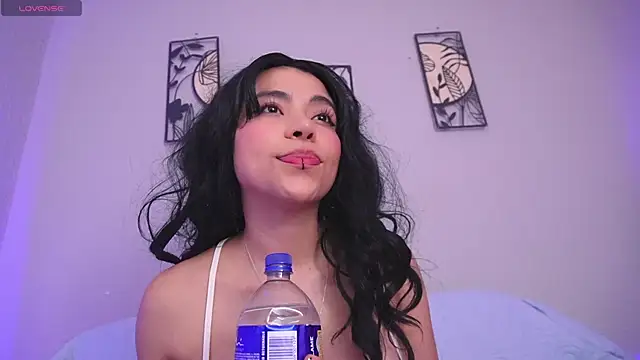 loveegirll1 online show from April 29, 2:48 am
