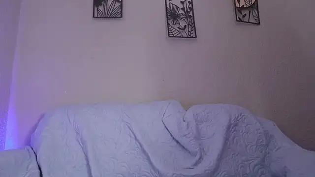 loveegirll1 online show from June 18, 4:13 am