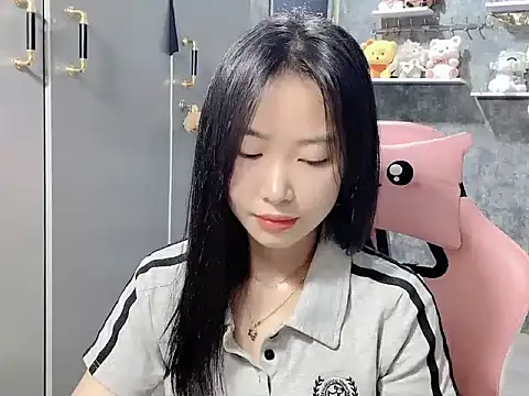 Linne6789 online show from April 23, 7:09 am