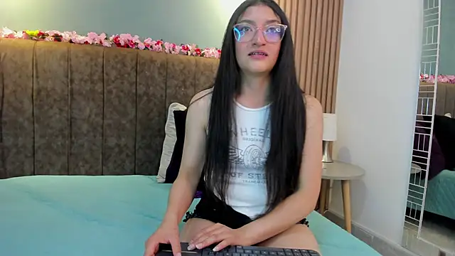 HannaWen  online show from April 24, 7:49 pm