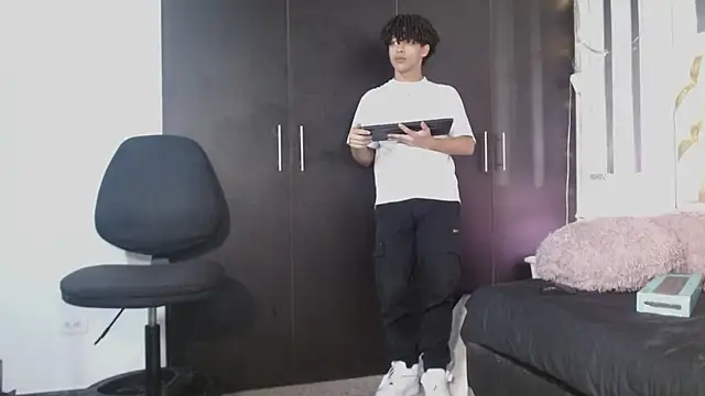 ian smith  online show from February 18, 12:01 pm