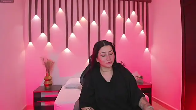 Snapshot of charlottee27_ chatting on April 21, 2:15 am charlottee27 online show from April 21, 2:15 am