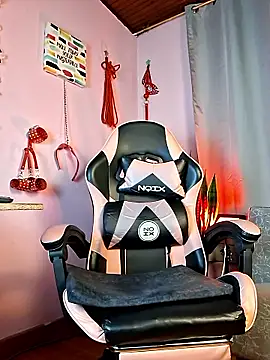 kenia thompsom01 online show from February 26, 11:04 pm