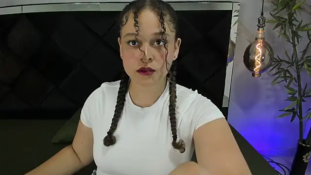 IrinaVoshh  online show from March 12, 7:09 pm