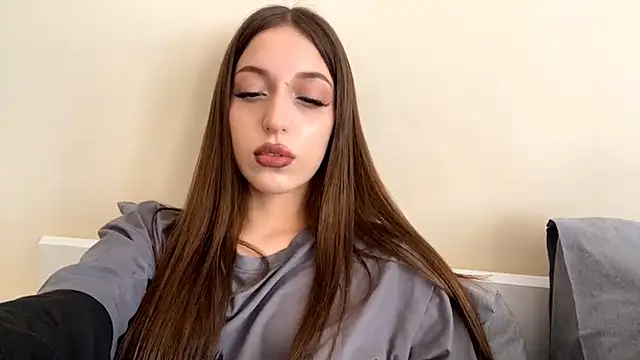 CutieWorm online show from February 5, 11:15 am