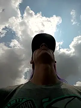 Snapshot of andy_caandy chatting on March 15, 3:51 pm andy caandy online show from March 15, 3:51 pm