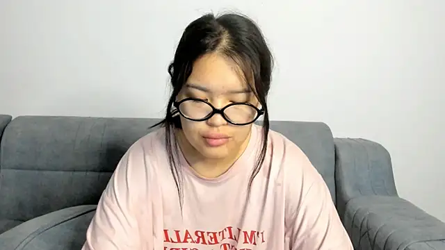 luna yum online show from March 16, 10:03 pm