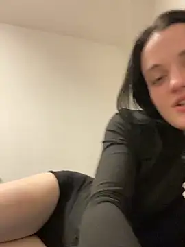 LeonieClaire online show from February 10, 10:03 pm