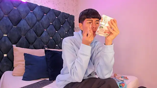 noah lewiss online show from March 13, 10:44 am