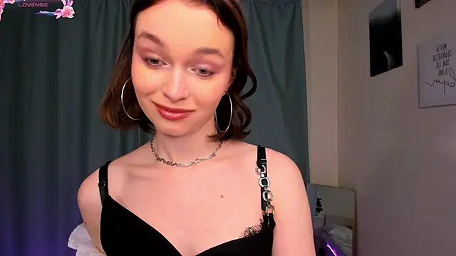 Snapshot of LillianPerry chatting on February 15, 8:16 pm LillianPerry online show from February 15, 8:16 pm
