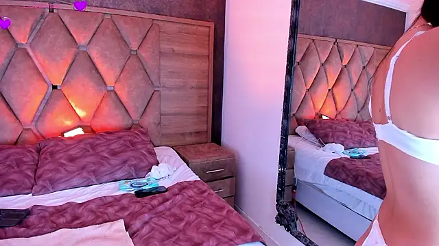 valeriekhaleesi online show from March 11, 8:26 pm