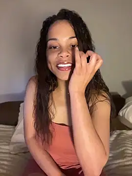 Snapshot of Petite_Baddie chatting on May 21, 5:47 am Petite Baddie online show from May 21, 5:47 am