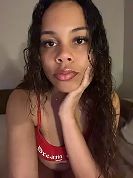 Snapshot of Petite_Baddie chatting on June 15, 4:47 am Petite Baddie online show from June 15, 4:47 am