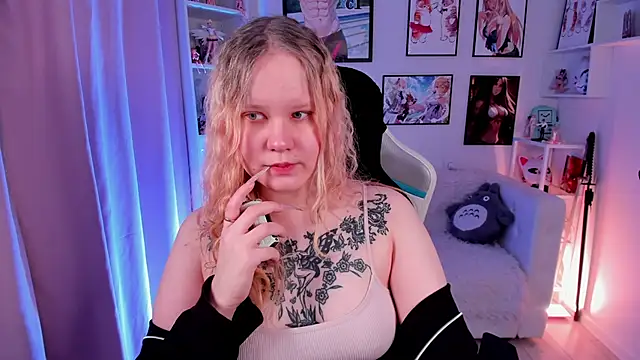 AnnieVibe online show from February 22, 5:33 pm