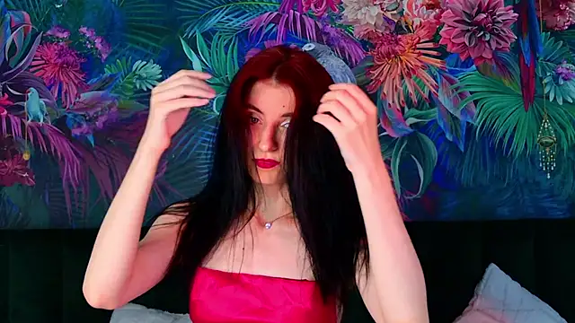 NicoleLuxe online show from July 7, 6:01 pm