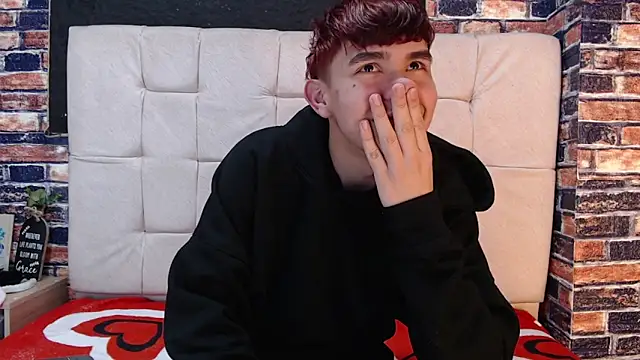 massimoferrera303av online show from March 15, 5:30 pm