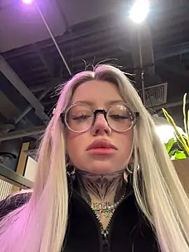 Chiibi online show from February 14, 8:44 am