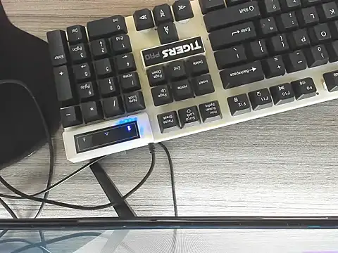 Snapshot of Maggiebitchx chatting on February 23, 8:39 pm Maggiebitchx online show from February 23, 8:39 pm