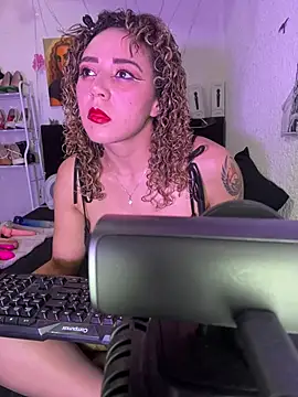 Snapshot of Isabelle_Sara chatting on August 2, 10:30 pm Isabelle Sara online show from August 2, 10:30 pm
