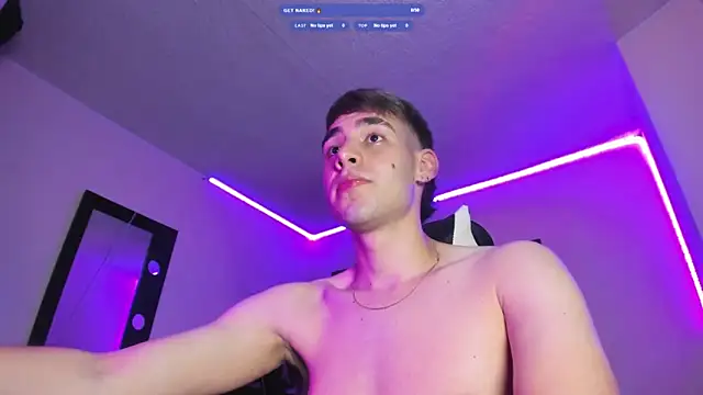 Snapshot of PapiNoha69 chatting on March 5, 2:40 am PapiNoha69 online show from March 5, 2:40 am