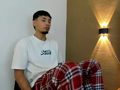 Snapshot of Noah_Smith01 chatting on February 22, 12:45 am Noah Smith01 online show from February 22, 12:45 am