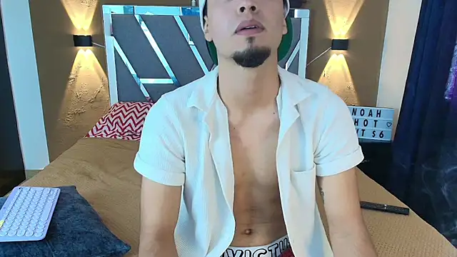 Snapshot of Noah_Smith01 chatting on March 3, 8:37 pm Noah Smith01 online show from March 3, 8:37 pm