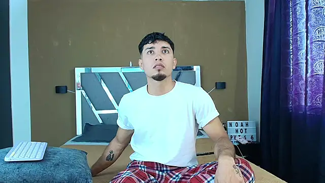 Snapshot of Noah_Smith01 chatting on March 7, 7:44 pm Noah Smith01 online show from March 7, 7:44 pm