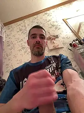 Snapshot of tommattsonn chatting on April 14, 4:13 pm tommattsonn online show from April 14, 4:13 pm