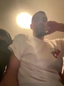 Snapshot of tommattsonn chatting on April 26, 5:27 am tommattsonn online show from April 26, 5:27 am