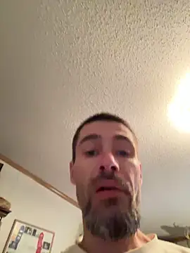 Snapshot of tommattsonn chatting on April 28, 10:48 pm tommattsonn online show from April 28, 10:48 pm