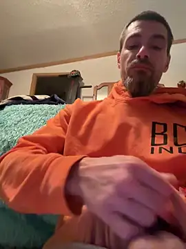 Snapshot of tommattsonn chatting on May 12, 8:11 am tommattsonn online show from May 12, 8:11 am