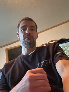 Snapshot of tommattsonn chatting on May 12, 8:17 pm tommattsonn online show from May 12, 8:17 pm