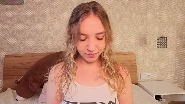 Snapshot of alice_charm_ chatting on June 12, 7:29 am alice charm online show from June 12, 7:29 am