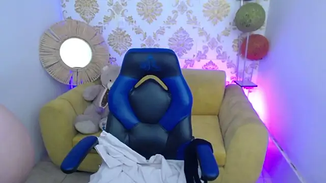 ALISS M  online show from March 13, 8:59 pm