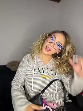 Maddy Beluci online show from July 11, 12:02 am