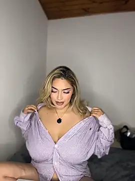 Maddy Beluci online show from July 14, 5:23 am