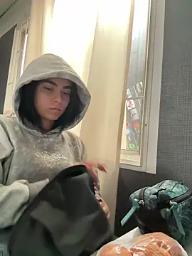 Sara Fernandez  online show from February 19, 1:29 pm