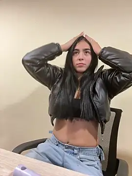 Sara Fernandez  online show from March 4, 1:28 pm