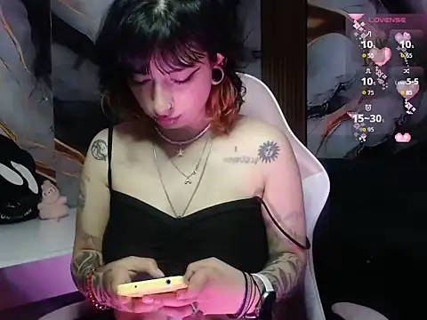 Snapshot of _weird_sativa chatting on July 29, 11:08 am weird sativa online show from July 29, 11:08 am