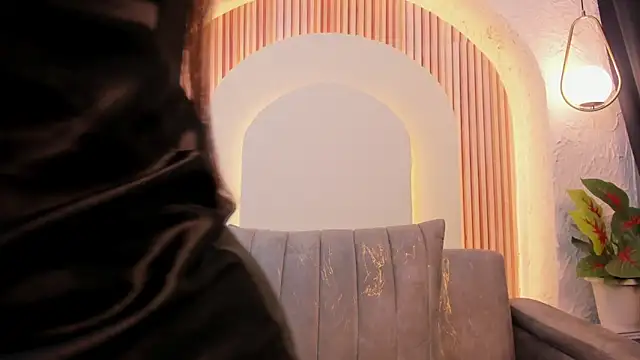 violet scott  online show from February 28, 10:27 am